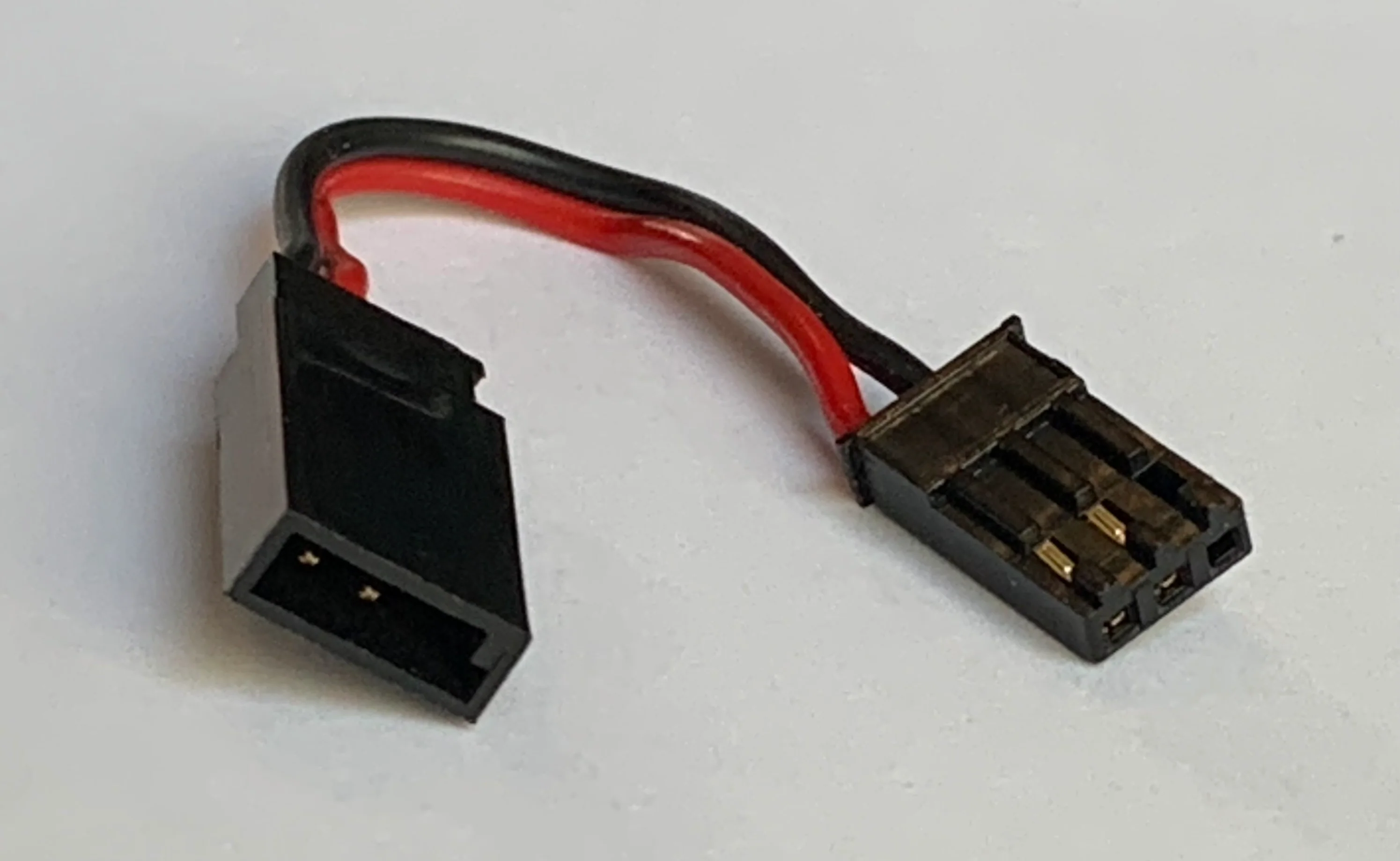 JR-Airtronics : Adapter; converts JR-HiTEC-SPEkTRUM-Futaba to old-style Airtronics